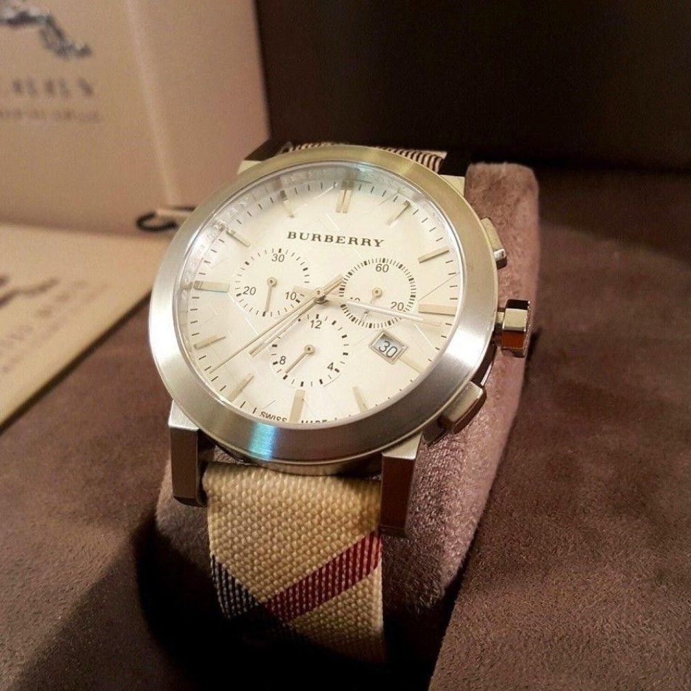 NEW Burberry Men's City Leather Strap Nova 9357
